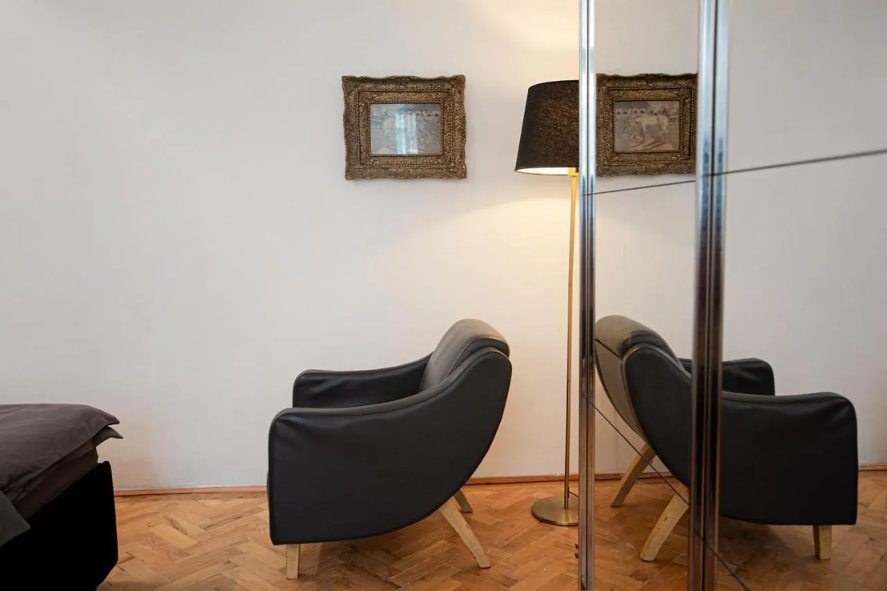 Basilica -Quiet, Privat, Balcony, The Best Area Budapest