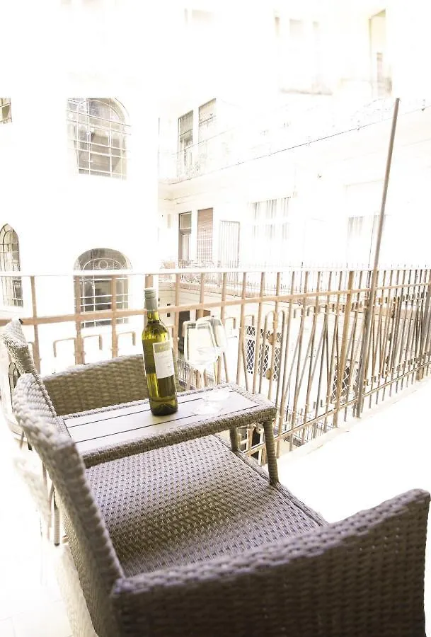 Basilica -Quiet, Privat, Balcony, The Best Area Budapest Apartment